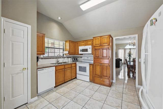 2018 Carillon Lane, Carrollton, TX 75007