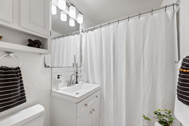 5430 E Pine St, Wichita, KS 67208