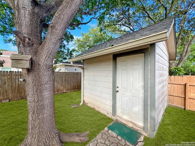 5221 Pond Lake, San Antonio, TX 78244