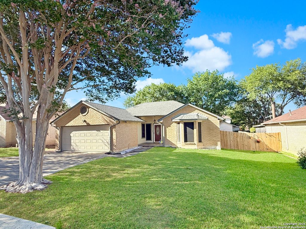 5221 Pond Lake, San Antonio, TX 78244