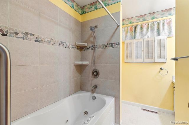 309 Windy Bluff, Flushing, MI 48433