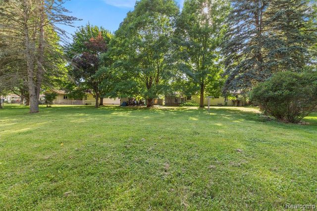 309 Windy Bluff, Flushing, MI 48433