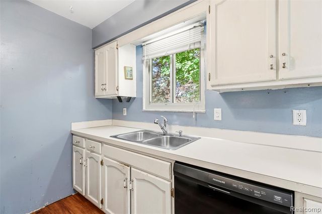 309 Windy Bluff, Flushing, MI 48433