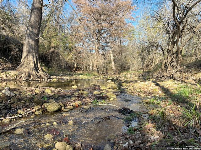 908 COUNTY ROAD 5711, Castroville, TX 78039