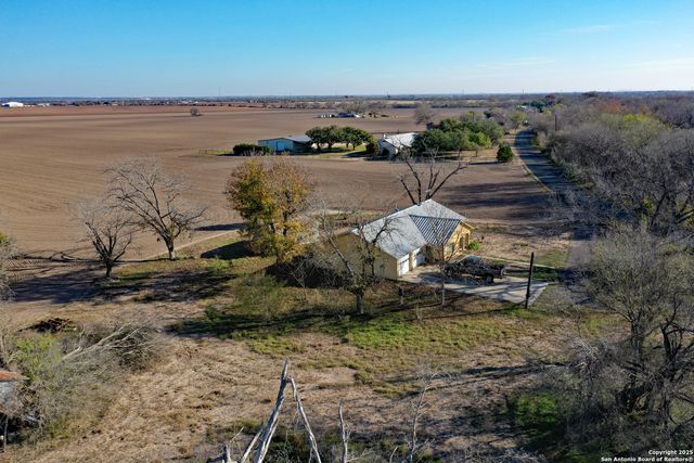 908 COUNTY ROAD 5711, Castroville, TX 78039