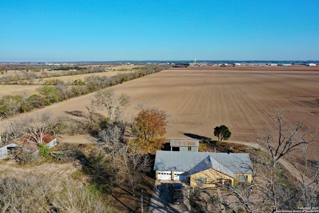 908 COUNTY ROAD 5711, Castroville, TX 78039