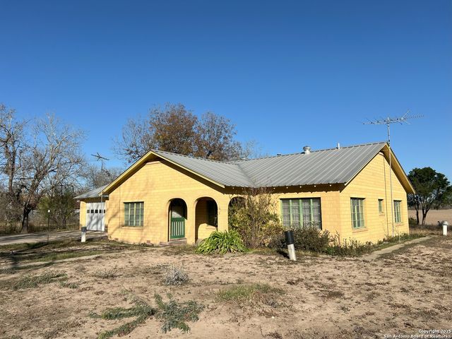 908 COUNTY ROAD 5711, Castroville, TX 78039