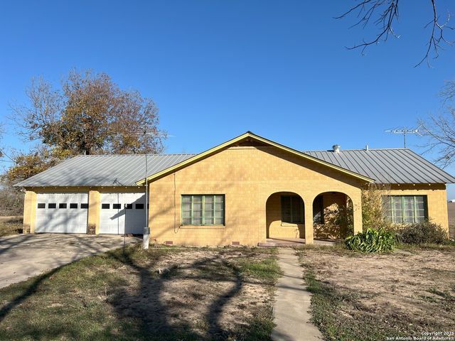 908 COUNTY ROAD 5711, Castroville, TX 78039