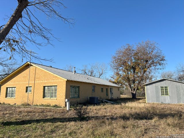 908 COUNTY ROAD 5711, Castroville, TX 78039