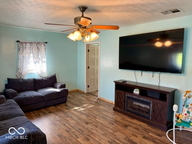 48 W Greencastle Road, Mooresville, IN 46158