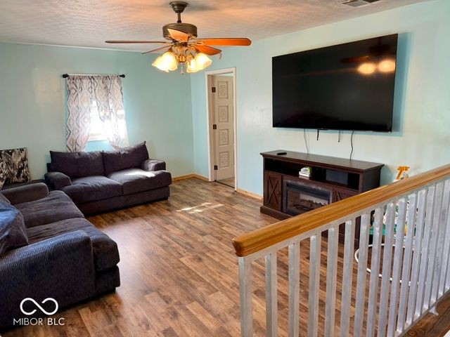 48 W Greencastle Road, Mooresville, IN 46158