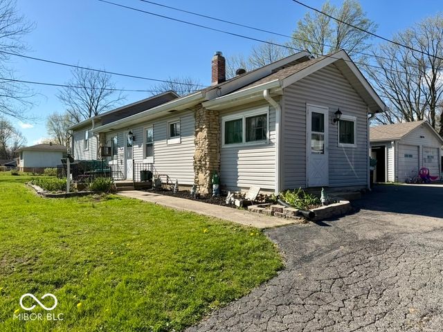 48 W Greencastle Road, Mooresville, IN 46158