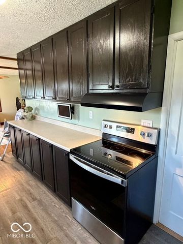48 W Greencastle Road, Mooresville, IN 46158
