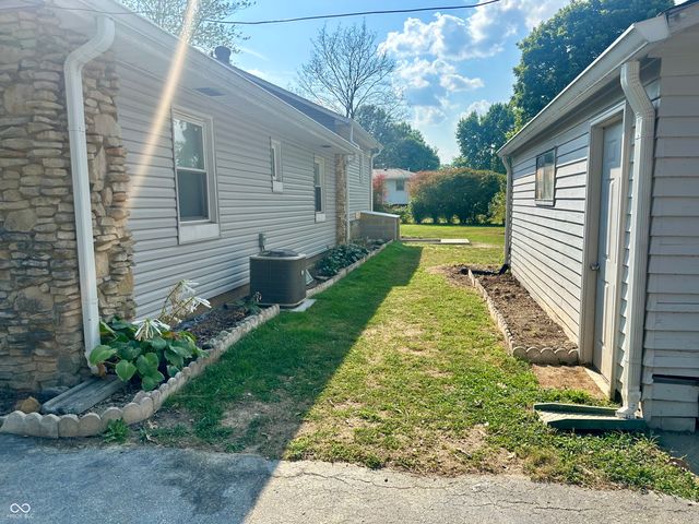 48 W Greencastle Road, Mooresville, IN 46158