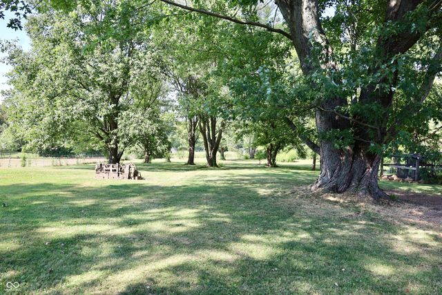 48 W Greencastle Road, Mooresville, IN 46158