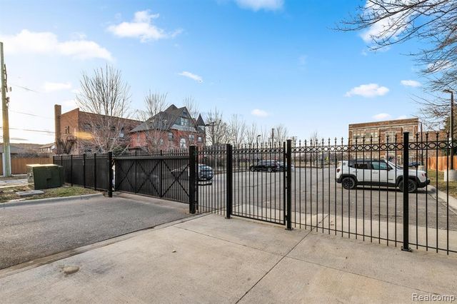 609 E Kirby Street 301, Detroit, MI 48202