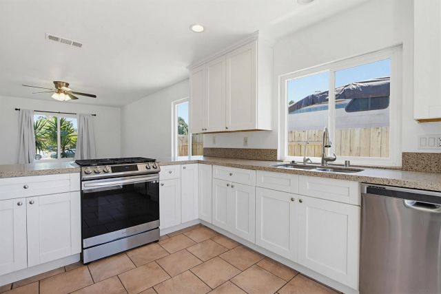1261 Conway Dr, Escondido, CA 92027