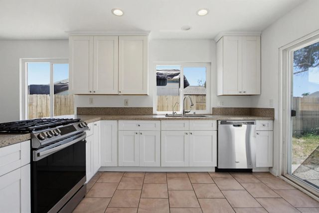 1261 Conway Dr, Escondido, CA 92027