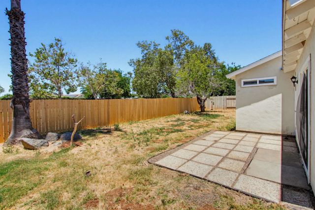 1261 Conway Dr, Escondido, CA 92027