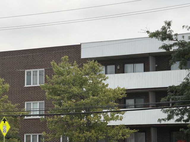 150 E Grand Avenue 302, Elmhurst, IL 60126