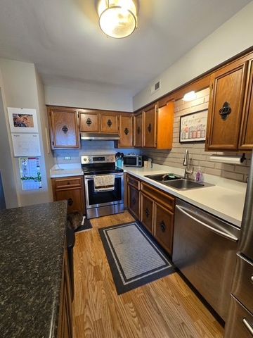 150 E Grand Avenue 302, Elmhurst, IL 60126