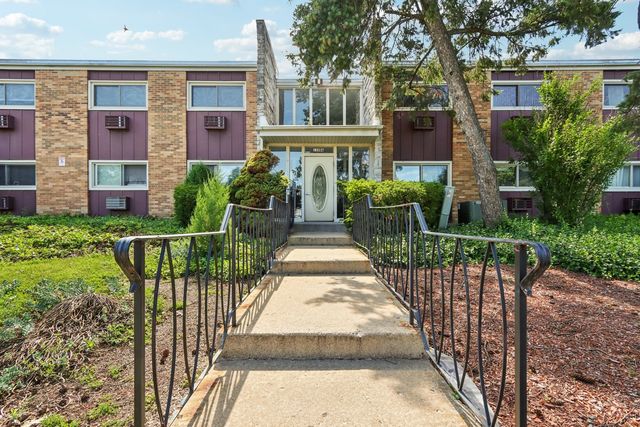 1320A LORE Lane 204, Lombard, IL 60148