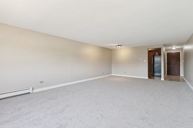 1320A LORE Lane 204, Lombard, IL 60148