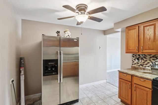 1320A LORE Lane 204, Lombard, IL 60148