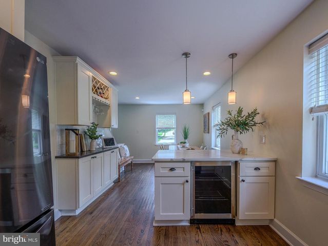 214 PARKVIEW DR, Broomall, PA 19008