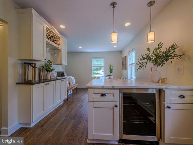 214 PARKVIEW DR, Broomall, PA 19008