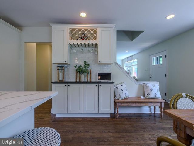 214 PARKVIEW DR, Broomall, PA 19008