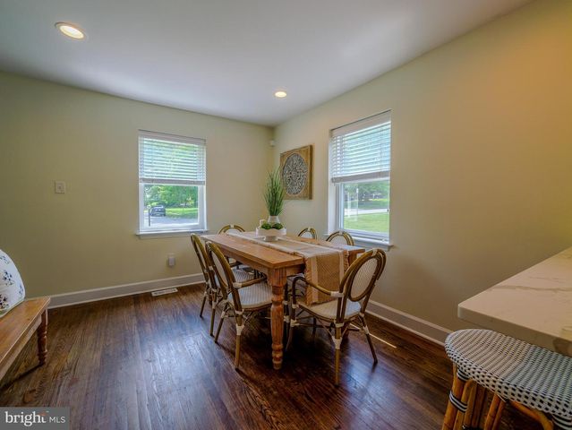 214 PARKVIEW DR, Broomall, PA 19008