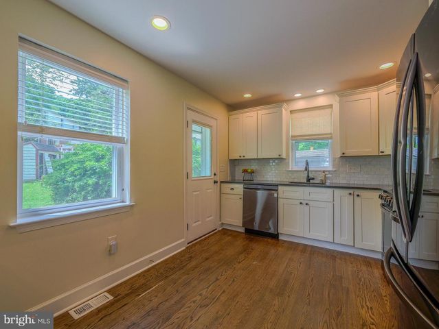 214 PARKVIEW DR, Broomall, PA 19008