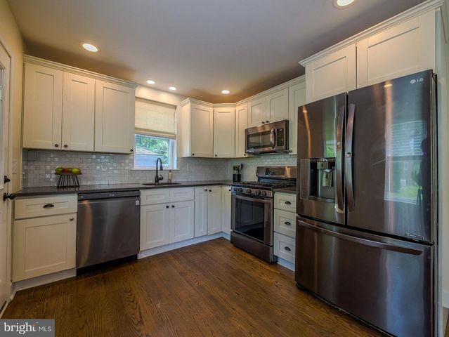 214 PARKVIEW DR, Broomall, PA 19008