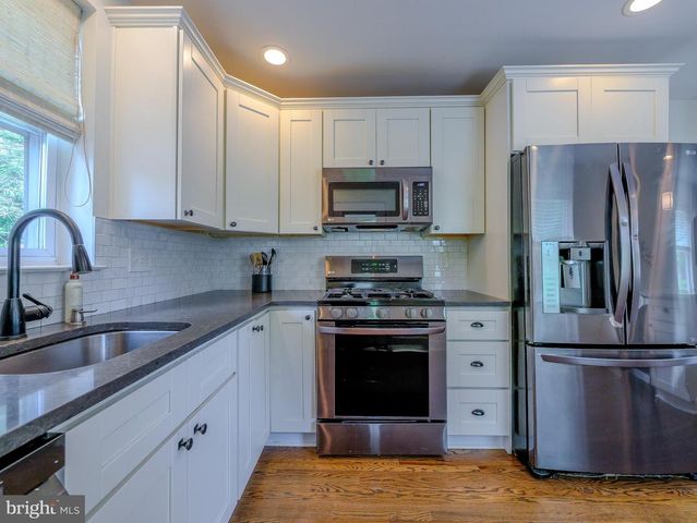 214 PARKVIEW DR, Broomall, PA 19008