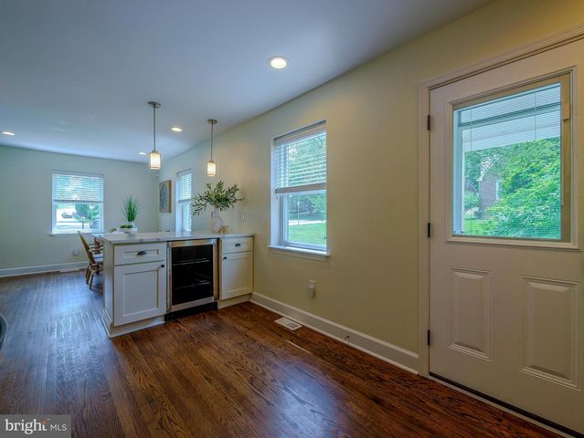214 PARKVIEW DR, Broomall, PA 19008