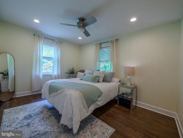214 PARKVIEW DR, Broomall, PA 19008
