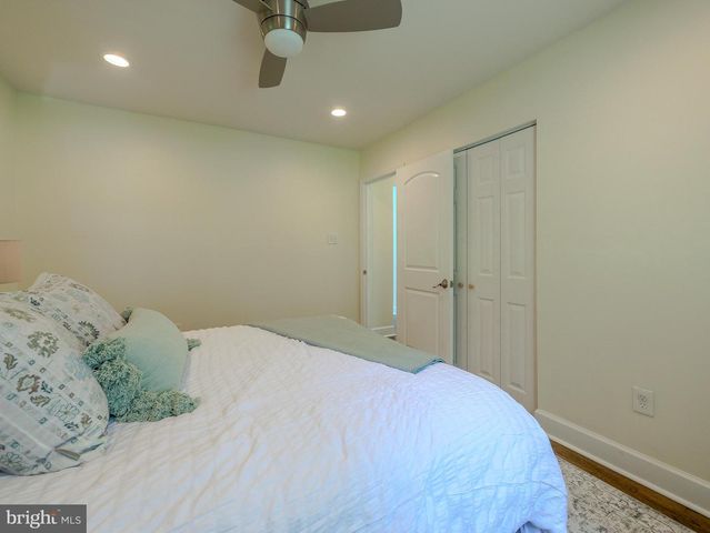 214 PARKVIEW DR, Broomall, PA 19008