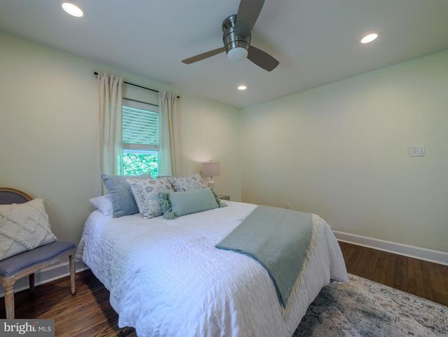 214 PARKVIEW DR, Broomall, PA 19008
