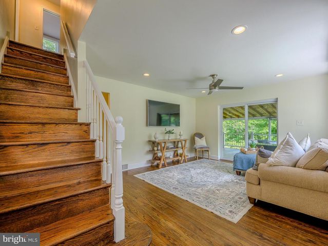 214 PARKVIEW DR, Broomall, PA 19008