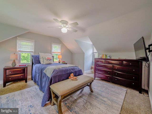 214 PARKVIEW DR, Broomall, PA 19008