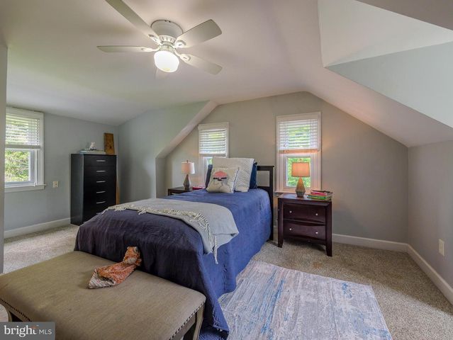 214 PARKVIEW DR, Broomall, PA 19008