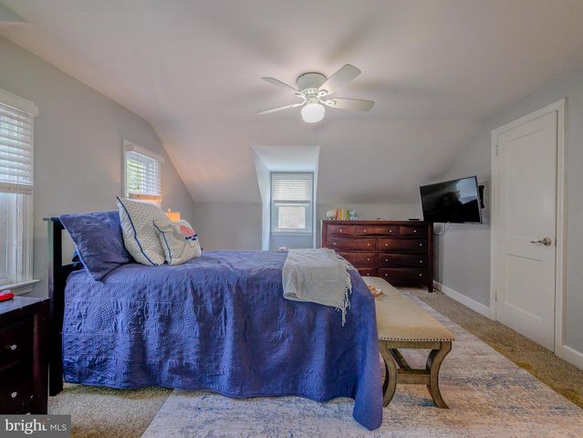 214 PARKVIEW DR, Broomall, PA 19008