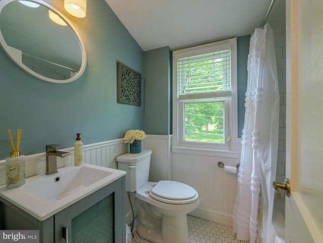 214 PARKVIEW DR, Broomall, PA 19008
