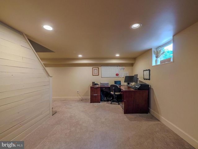214 PARKVIEW DR, Broomall, PA 19008