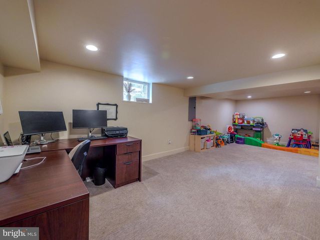 214 PARKVIEW DR, Broomall, PA 19008