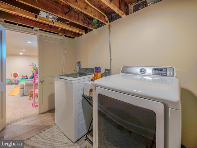 214 PARKVIEW DR, Broomall, PA 19008