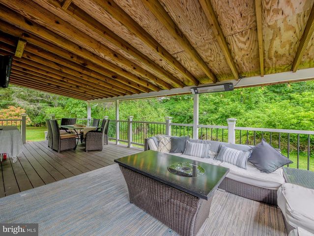 214 PARKVIEW DR, Broomall, PA 19008