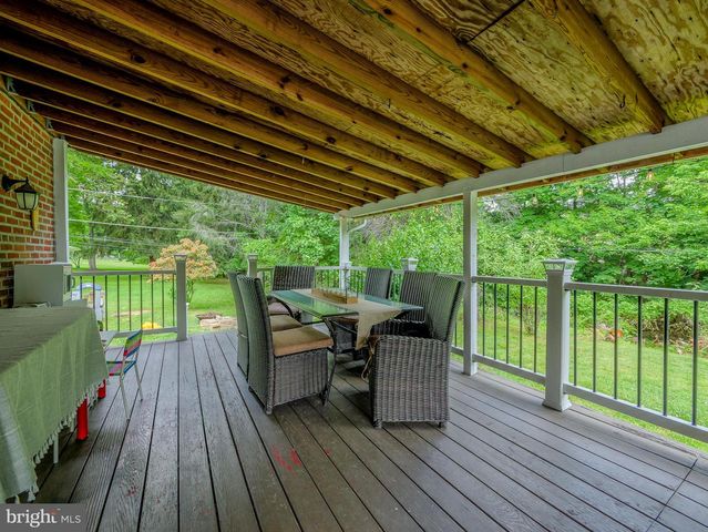 214 PARKVIEW DR, Broomall, PA 19008