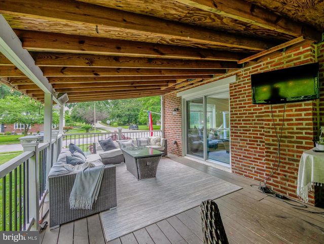 214 PARKVIEW DR, Broomall, PA 19008